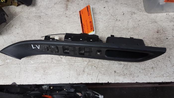 Usados Interruptor combinado de ventanillas Mazda 6 Sport (GG14) 2.0i 16V Precio € 45,00 Norma de margen ofrecido por Autodemontagebedrijf Smit