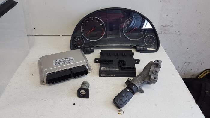 Used Ignition lock + computer Audi A4 (B6) 2.0 20V Price € 95,00 Margin scheme offered by Autodemontagebedrijf Smit