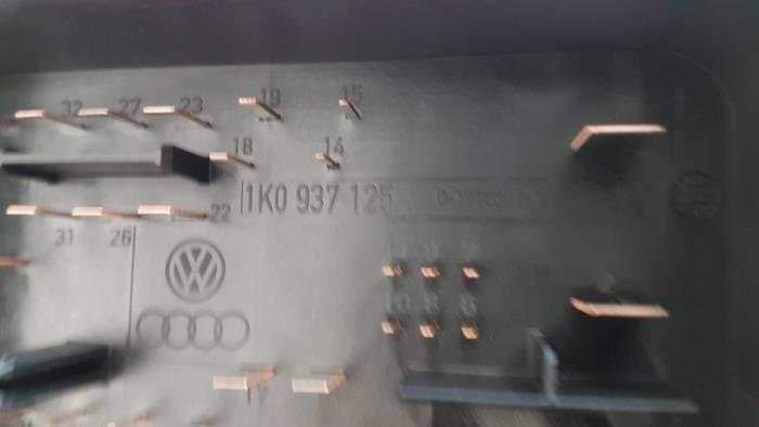 Ignition lock + computer from a Volkswagen Golf V (1K1) 1.4 16V 2005