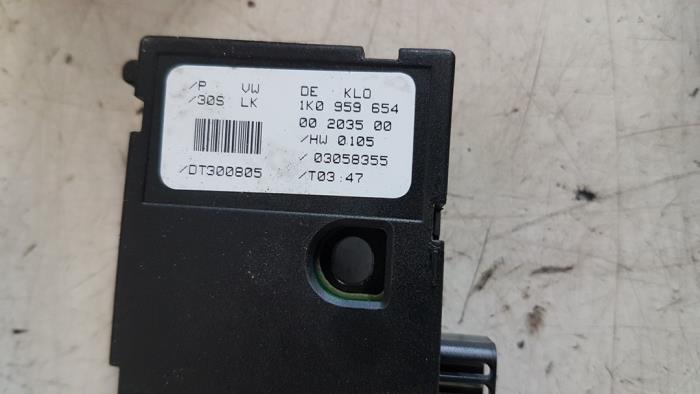 Ignition lock + computer from a Volkswagen Golf V (1K1) 1.4 16V 2005