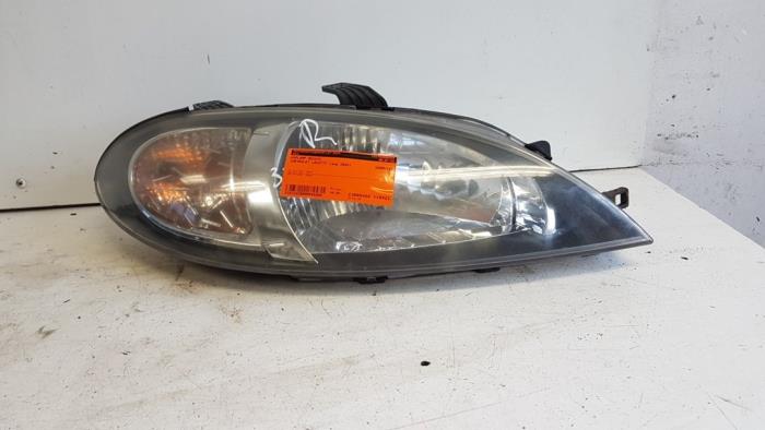 Używane Reflektor prawy Chevrolet Lacetti (KLAN) 1.4 16V Cena € 30,00 Procedura marży oferowane przez Autodemontagebedrijf Smit