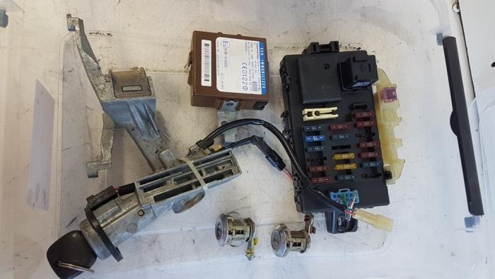 Used Ignition lock + computer Daihatsu YRV (M2) 1.3 16V DVVT Price € 125,00 Margin scheme offered by Autodemontagebedrijf Smit