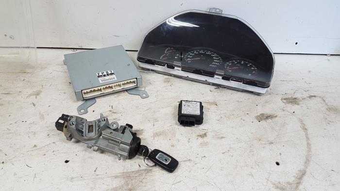 Used Ignition lock + computer Mazda Premacy 1.8 16V Price € 150,00 Margin scheme offered by Autodemontagebedrijf Smit