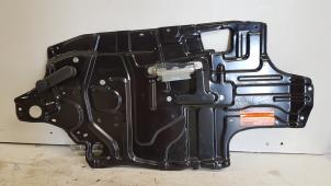 Używane Mechanizm szyby prawej przedniej wersja 2-drzwiowa Daihatsu Cuore (L251/271/276) 1.0 12V DVVT Cena € 20,00 Procedura marży oferowane przez Autodemontagebedrijf Smit