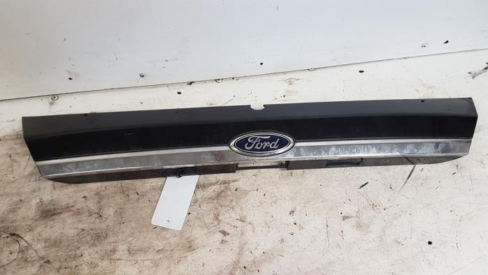 Używane Spojler Ford Fiesta 6 (JA8) 1.6 TDCi 16V ECOnetic Cena € 30,00 Procedura marży oferowane przez Autodemontagebedrijf Smit