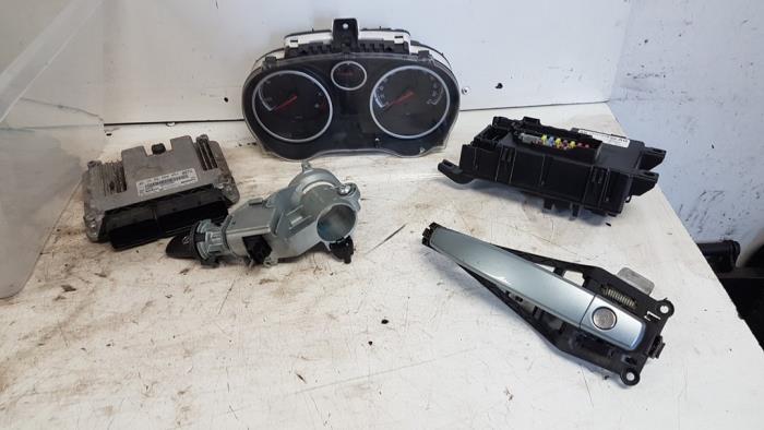 Used Ignition lock + computer Opel Corsa D 1.3 CDTi 16V ecoFLEX Price € 150,00 Margin scheme offered by Autodemontagebedrijf Smit