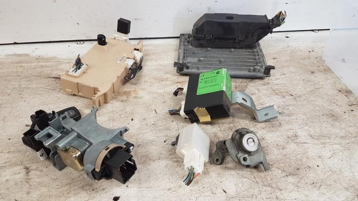 Used Ignition lock + computer Mazda 2 (NB/NC/ND/NE) 1.4 16V Price € 75,00 Margin scheme offered by Autodemontagebedrijf Smit