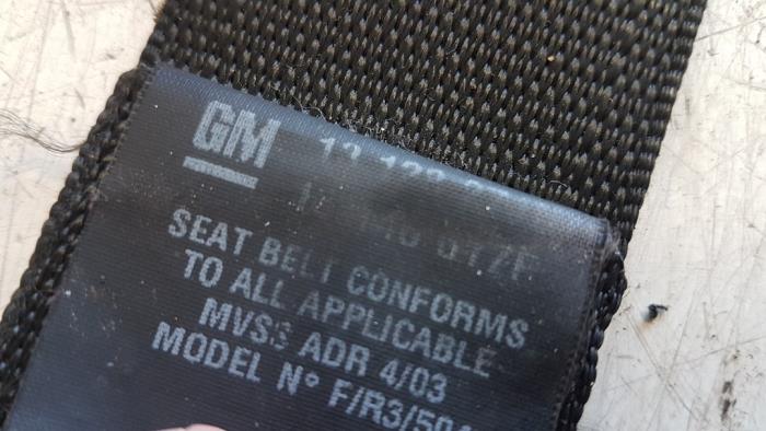 Front seatbelt, left from a Opel Signum (F48) 2.2 DGI 16V 2004