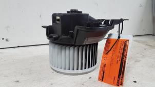 Usados Motor de ventilador de calefactor Fiat Grande Punto (199) 1.4 Precio € 15,00 Norma de margen ofrecido por Autodemontagebedrijf Smit