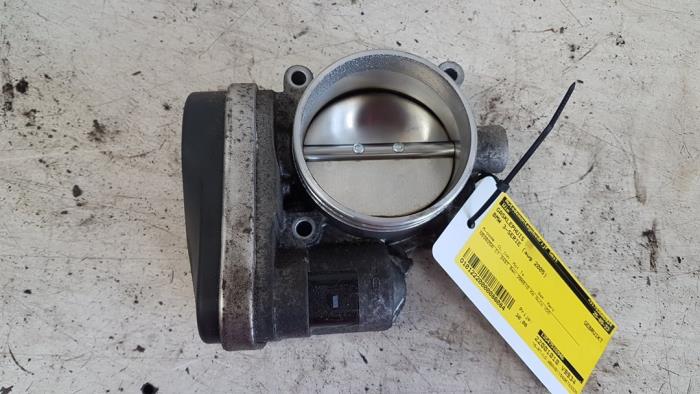 Throttle body from a BMW 3 serie (E90) 325i 24V 2005