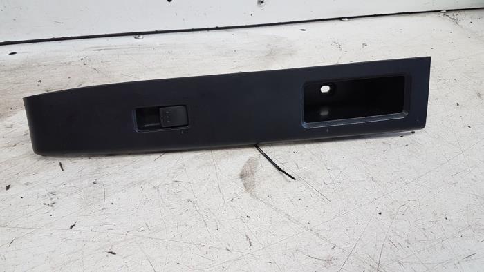 Usados Interruptor de ventanilla eléctrica Mazda 5 (CR19) 1.8i 16V Precio € 15,00 Norma de margen ofrecido por Autodemontagebedrijf Smit