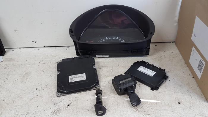 Used Ignition lock + computer Mercedes C (W203) 1.8 C-180K 16V Price € 150,00 Margin scheme offered by Autodemontagebedrijf Smit
