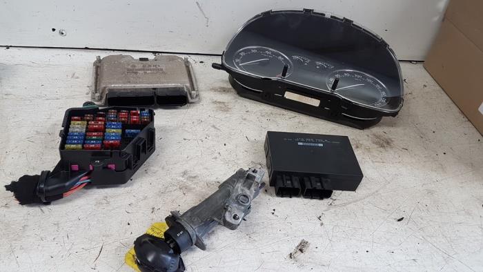 Used Ignition lock + computer Skoda Octavia Combi (1U5) 2.0 4x4 Price € 150,00 Margin scheme offered by Autodemontagebedrijf Smit