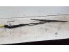 Front wiper arm from a Mercedes-Benz Vito (639.6) 2.2 109 CDI 16V 2005
