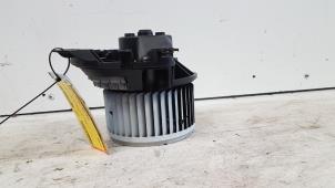 Usados Motor de ventilador de calefactor Fiat Grande Punto (199) 1.4 Precio € 15,00 Norma de margen ofrecido por Autodemontagebedrijf Smit