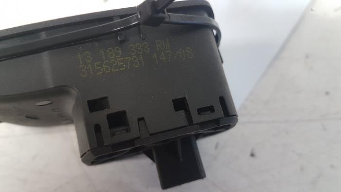 Electric window switch from a Opel Corsa D 1.2 16V 2008