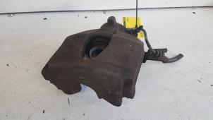 Used Front brake calliper, left Renault Laguna II (BG) 1.8 16V Price € 15,00 Margin scheme offered by Autodemontagebedrijf Smit