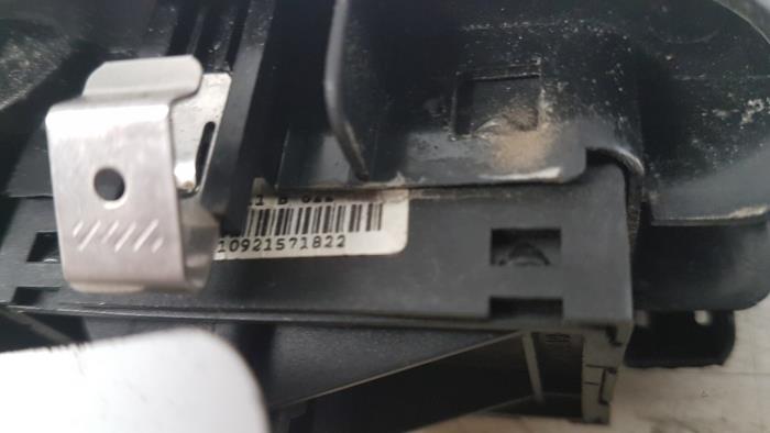 Interruptor combinado de ventanillas de un Fiat Grande Punto (199) 1.3 JTD Multijet 16V 85 Actual 2011