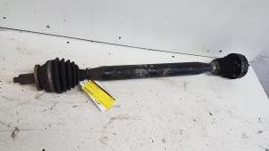 Used Front drive shaft, right Volkswagen Polo IV (9N1/2/3) 1.4 16V Price € 30,00 Margin scheme offered by Autodemontagebedrijf Smit