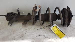 Used Front shock absorber rod, right Renault Clio III (BR/CR) 1.2 16V 75 Price € 25,00 Margin scheme offered by Autodemontagebedrijf Smit