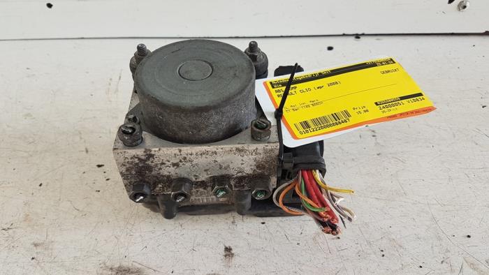 Begagnade ABS-pump Renault Clio III (BR/CR) 1.2 16V 75 Pris € 15,00 Marginaltabell erbjuds av Autodemontagebedrijf Smit