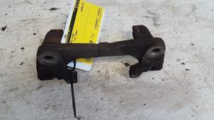 Used Front brake calliperholder, left Toyota Yaris II (P9) 1.3 16V VVT-i Price € 5,00 Margin scheme offered by Autodemontagebedrijf Smit
