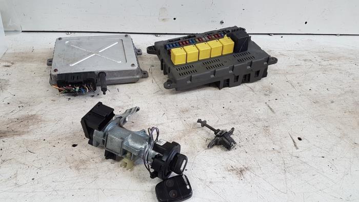Used Ignition lock + computer Landrover Freelander Hard Top 1.8 16V Price € 135,00 Margin scheme offered by Autodemontagebedrijf Smit