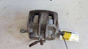 Used Front brake calliper, right Hyundai Santa Fe II (CM) 2.2 CRDi 16V 4x2 Price € 30,00 Margin scheme offered by Autodemontagebedrijf Smit