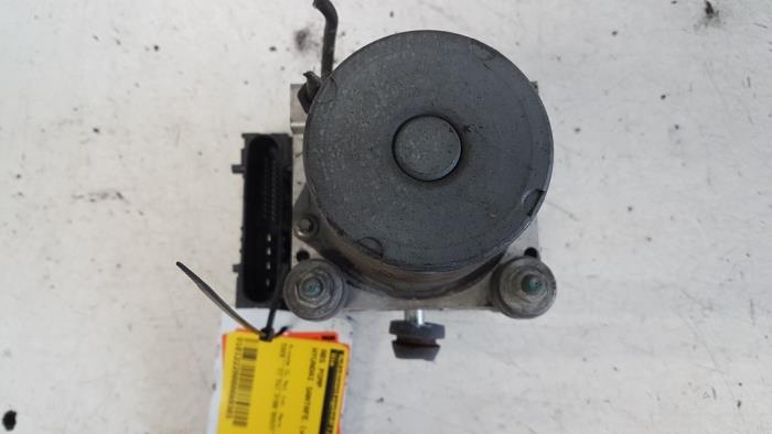 Begagnade ABS-pump Hyundai Santa Fe II (CM) 2.2 CRDi 16V 4x2 Pris € 70,00 Marginaltabell erbjuds av Autodemontagebedrijf Smit