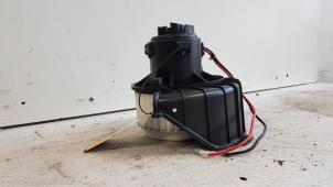 Used Heating and ventilation fan motor Opel Astra H SW (L35) 1.6 16V Twinport Price € 20,00 Margin scheme offered by Autodemontagebedrijf Smit