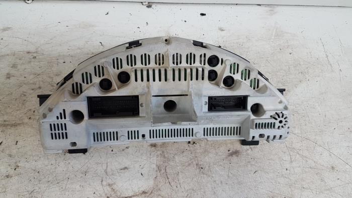 Instrument panel from a Mercedes-Benz Vaneo (W414) 1.7 CDI 16V 2002