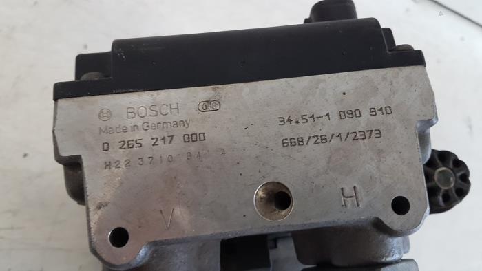 ABS pump from a BMW 5 serie (E39) 528i 24V 1996