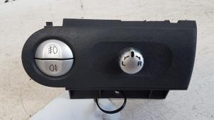 Używane Przelacznik lusterka Mitsubishi Colt CZC 1.5 16V Cena € 10,00 Procedura marży oferowane przez Autodemontagebedrijf Smit