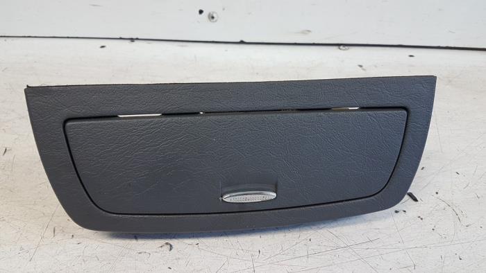 Begagnade Handskfack Kia Opirus 3.5 V6 24V Pris på förfrågan erbjuds av Autodemontagebedrijf Smit