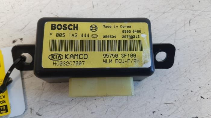 Begagnade Fönstermodul Kia Opirus 3.5 V6 24V Pris € 20,00 Marginaltabell erbjuds av Autodemontagebedrijf Smit