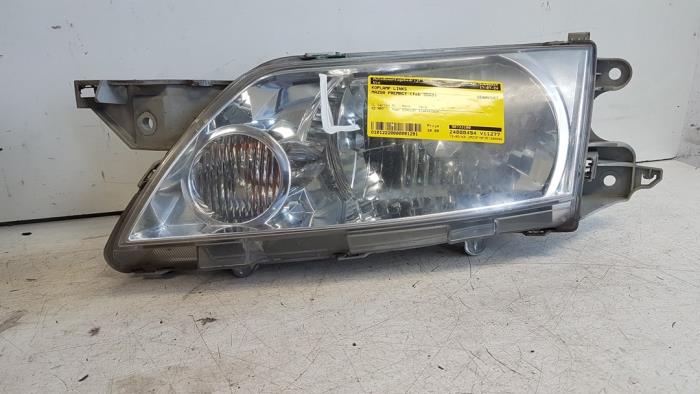 Używane Reflektor lewy Mazda Premacy 1.8 16V Cena € 30,00 Procedura marży oferowane przez Autodemontagebedrijf Smit