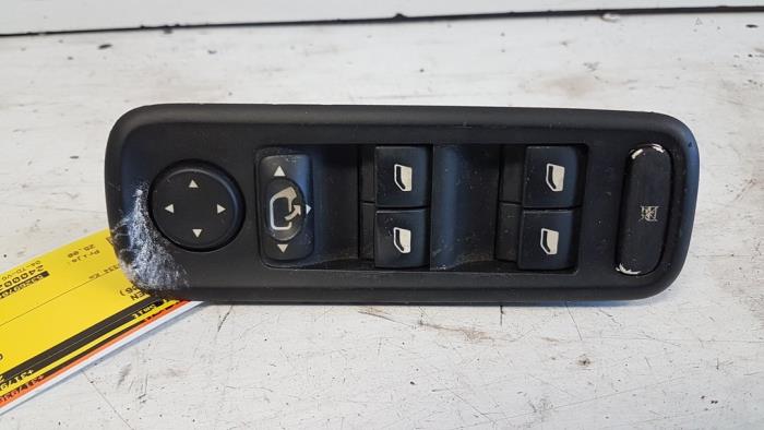 Usados Interruptor combinado de ventanillas Fiat Ulysse (179) 2.0 16V Precio € 25,00 Norma de margen ofrecido por Autodemontagebedrijf Smit