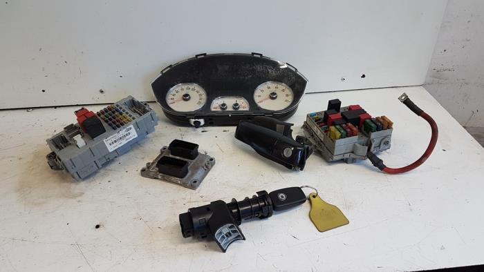 Used Ignition lock + computer Lancia Musa 1.4 16V Price € 105,00 Margin scheme offered by Autodemontagebedrijf Smit
