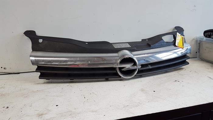 Używane Grill Opel Astra H SW (L35) 1.9 CDTi 100 Cena € 25,00 Procedura marży oferowane przez Autodemontagebedrijf Smit