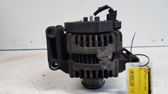 Begagnade Dynamo Ford Transit 2.2 TDCi 16V Pris € 45,00 Marginaltabell erbjuds av Autodemontagebedrijf Smit