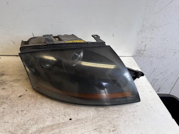 Używane Reflektor prawy Audi TT (8N3) 1.8 20V Turbo Cena € 160,00 Procedura marży oferowane przez Autodemontagebedrijf Smit