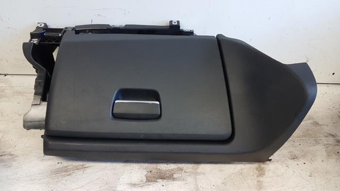 Begagnade Handskfack BMW 1 serie (E81) 118i 16V Pris € 25,00 Marginaltabell erbjuds av Autodemontagebedrijf Smit