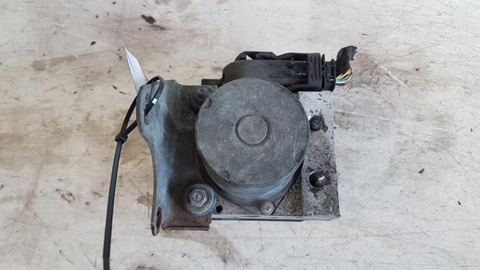 Begagnade ABS-pump Ford Ka II 1.2 Pris € 25,00 Marginaltabell erbjuds av Autodemontagebedrijf Smit
