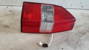 Usados Luz trasera derecha Mitsubishi Space Wagon (N8/N9) 2.0 16V GDI Precio € 40,00 Norma de margen ofrecido por Autodemontagebedrijf Smit