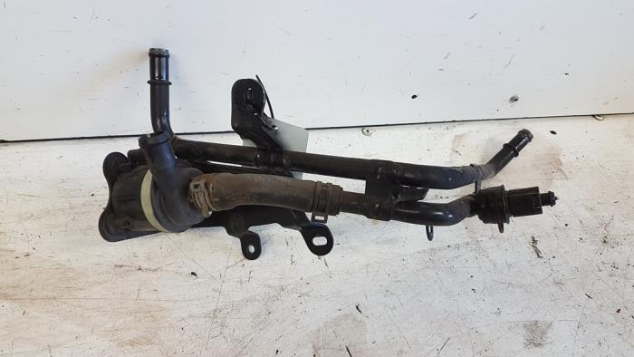 Begagnade Extra vattenpump Volkswagen Polo V (6R) 1.2 TDI 12V BlueMotion Pris € 25,00 Marginaltabell erbjuds av Autodemontagebedrijf Smit