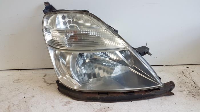 Używane Reflektor prawy Honda Stream I (RN) 2.0 16V VTEC Cena na żądanie oferowane przez Autodemontagebedrijf Smit