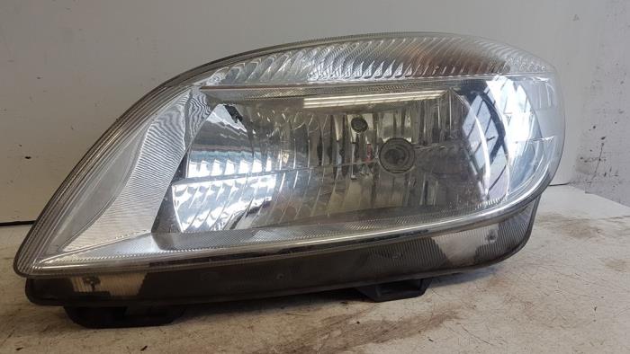 Używane Reflektor lewy Skoda Fabia II (5J) 1.2i 12V Cena € 70,00 Procedura marży oferowane przez Autodemontagebedrijf Smit
