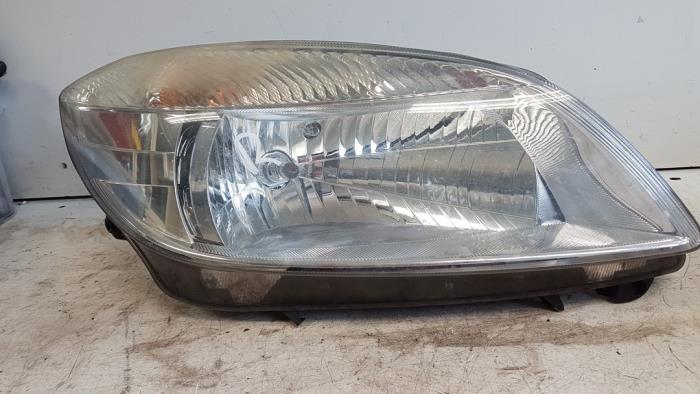 Używane Reflektor prawy Skoda Fabia II (5J) 1.2i 12V Cena € 70,00 Procedura marży oferowane przez Autodemontagebedrijf Smit