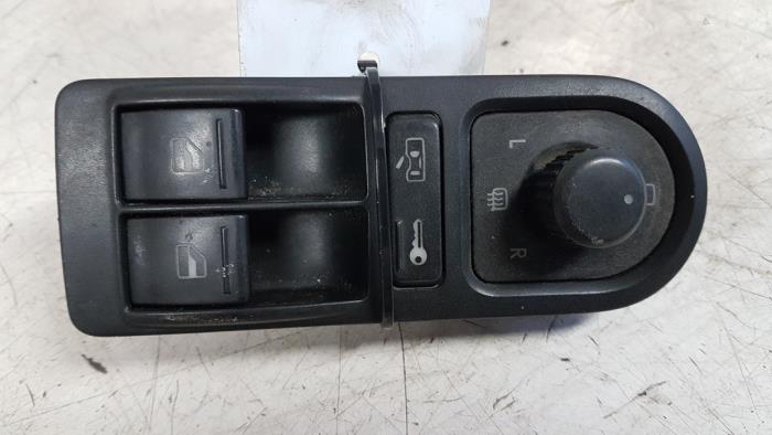 Usados Interruptor combinado de ventanillas Volkswagen Transporter T5 2.5 TDi Precio € 30,00 Norma de margen ofrecido por Autodemontagebedrijf Smit