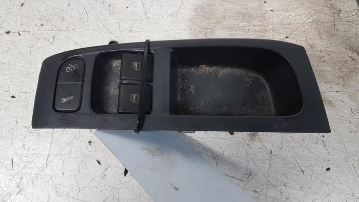 Usados Interruptor combinado de ventanillas Volkswagen Fox (5Z) 1.2 Precio € 10,00 Norma de margen ofrecido por Autodemontagebedrijf Smit